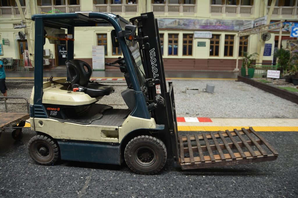 fork lift truck, fork truck, truck-1430377.jpg